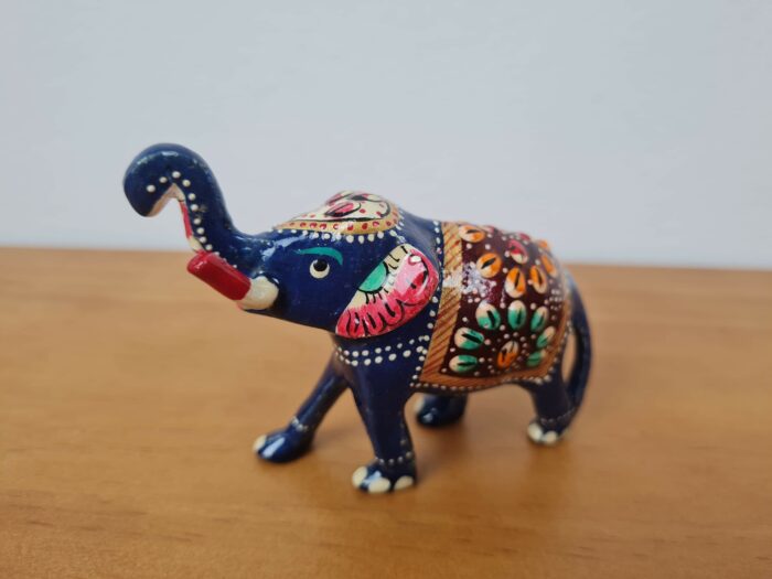 20230407_135147 Elefante de metal esmaltado azul e color com técnica cloisonné 7cm