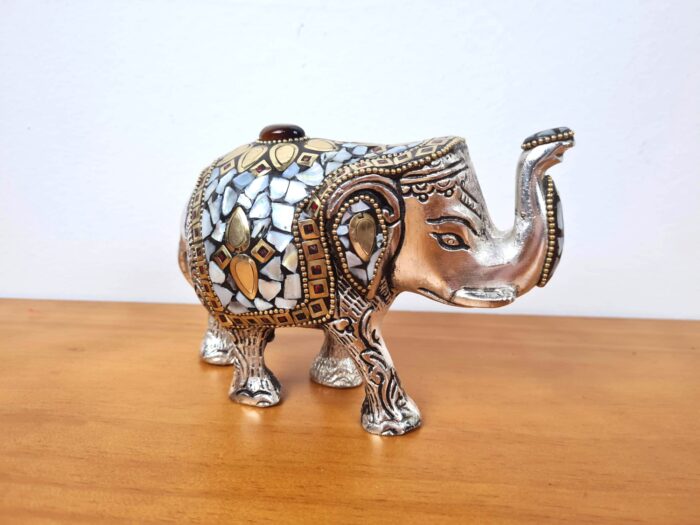 20230407_141954 Elefante indiano de metal prateado mosaico de pedras naturais 14cm