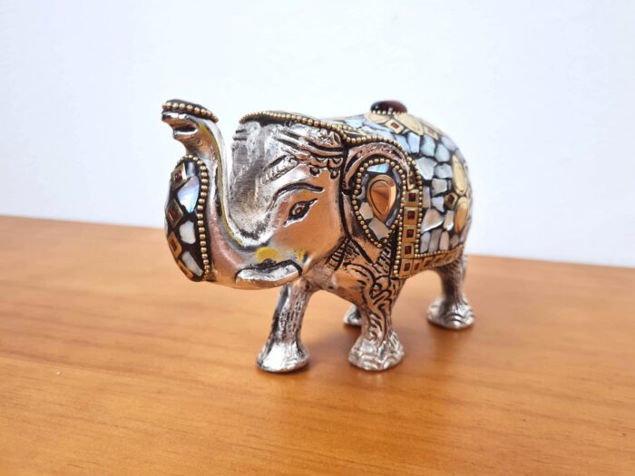 20230407_142004 Elefante indiano de metal prateado mosaico de pedras naturais 14cm