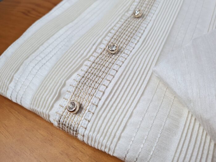 Conjunto completo de vestuário para noivo em casamentos indianos
