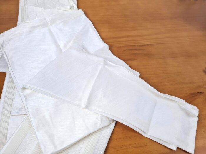 Conjunto completo de vestuário para noivo em casamentos indianos