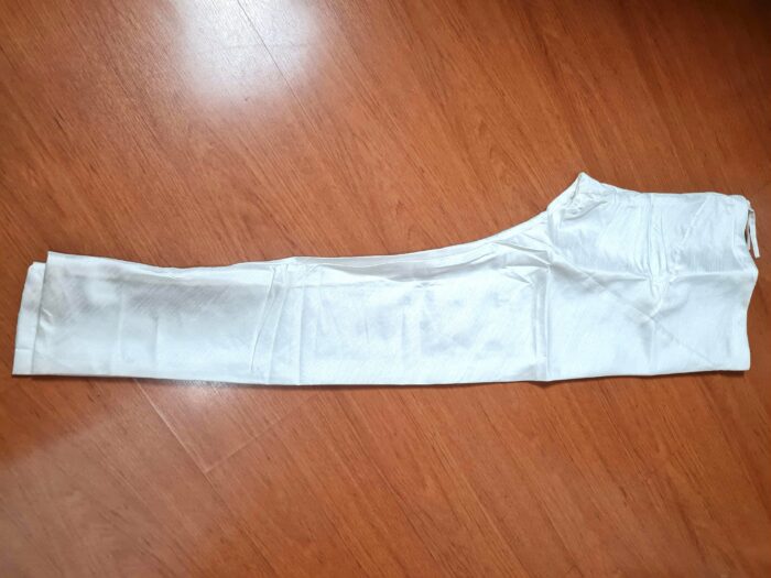 Conjunto completo de vestuário para noivo em casamentos indianos