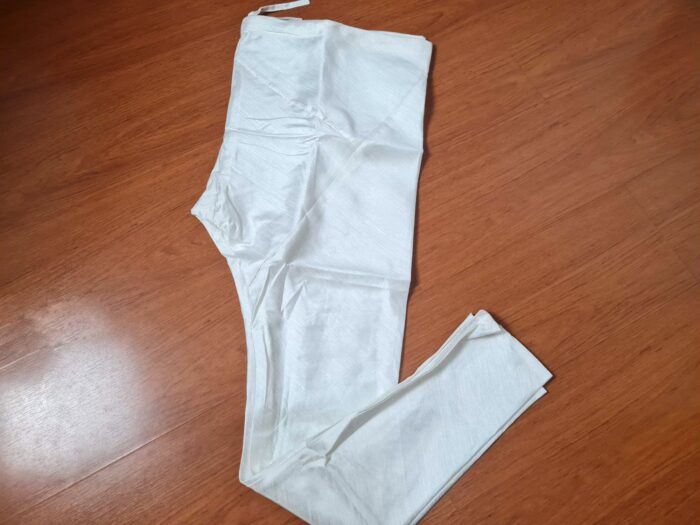Conjunto completo de vestuário para noivo em casamentos indianos