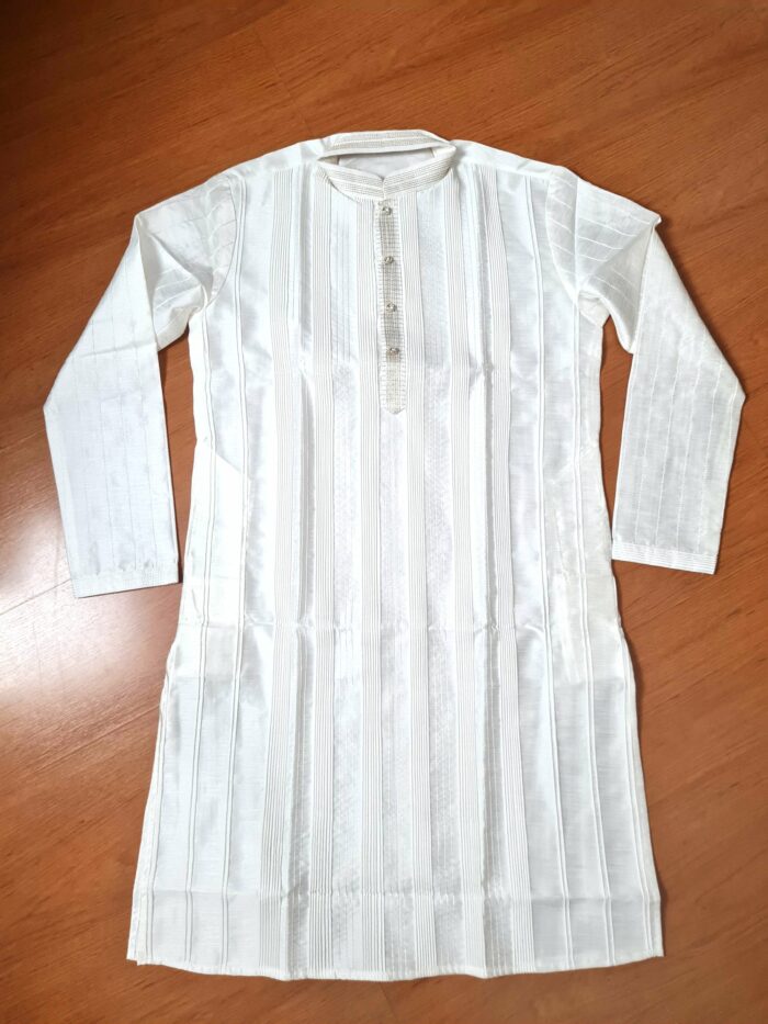 Conjunto completo de vestuário para noivo em casamentos indianos