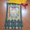 thangka tibetana de altar, com seda jacquard emoldurando a obra artesanal, belíssimo (procedência: Índia)
