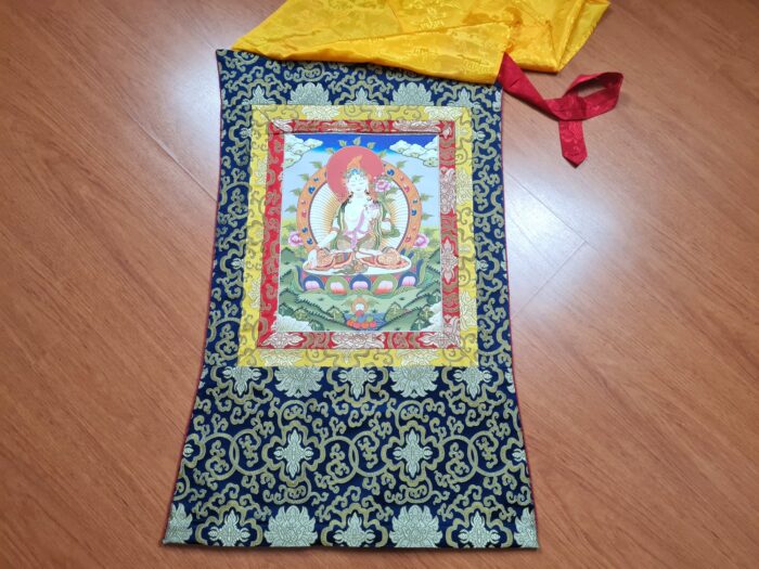 thangka tibetana de altar, com seda jacquard emoldurando a obra artesanal, belíssimo (procedência: Índia)