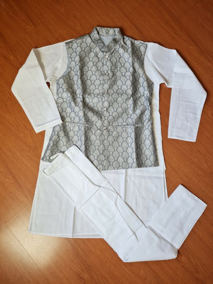 Conjunto completo de vestuário para noivo em casamentos indianos