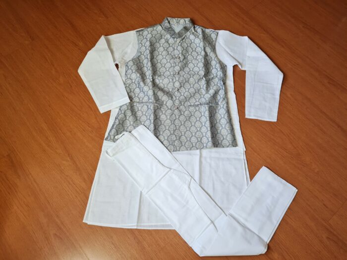 Conjunto completo de vestuário para noivo em casamentos indianos