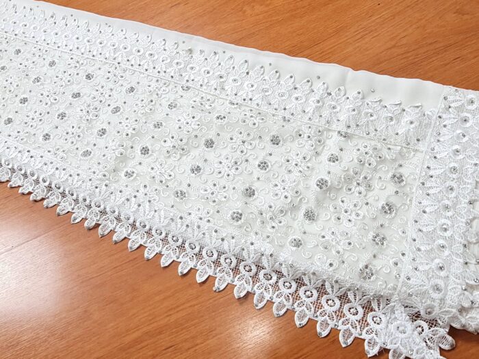 20230418_194218 Sari indiano de seda luxuoso branco com prateado bordado e pedrinhas