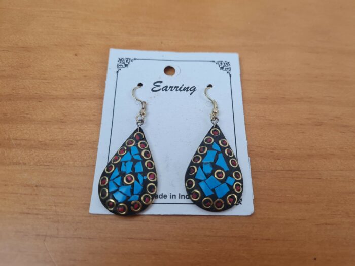 brinco indiano de pedras naturais em mosaico turquesa e coral design gota