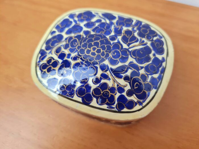 Caixa indiana de papel machê feita a mão retangular creme e azul M