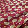 Sari indiano de seda luxuoso para noivas vermelho e dourado bordado e pedrarias