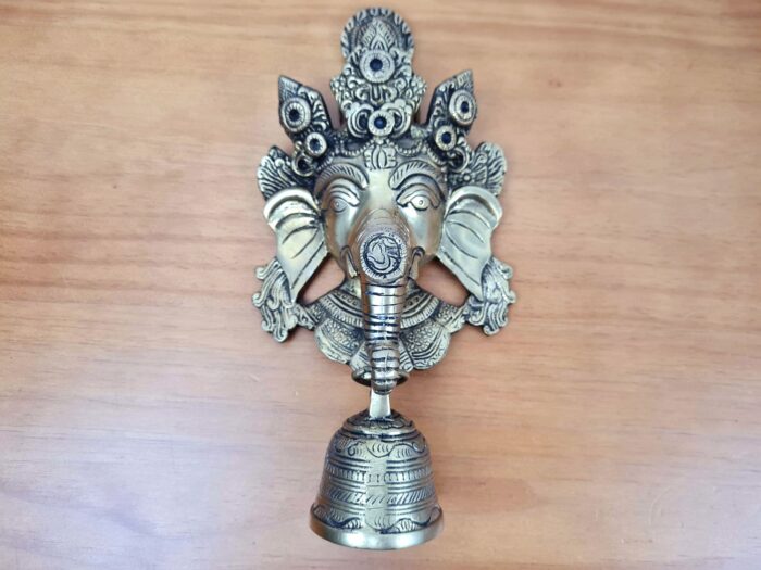 Adorno de parede ou porta imagem de Ganesha em metal brass com sino na ponta 24cm