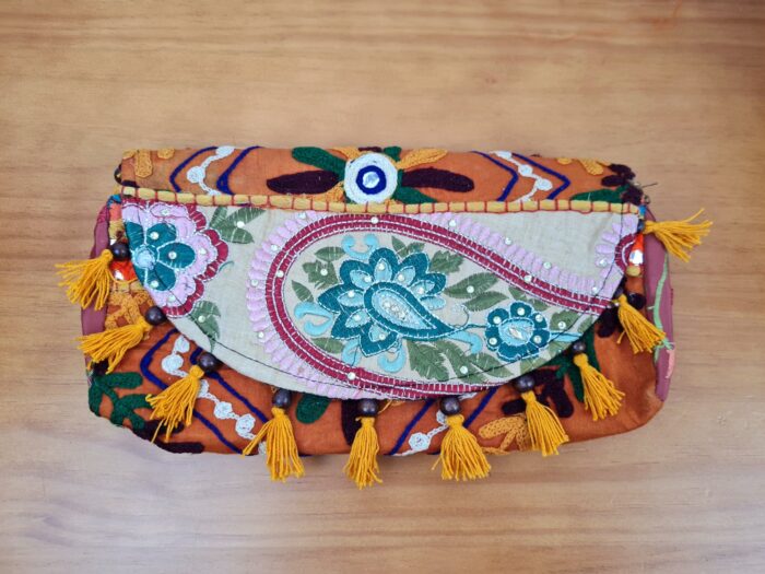 20230522_130403 Bolsa banjara bordada patchwork com tassel laranja e coloridos