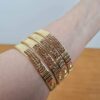20230524_190609 Conjunto de 4 pulseiras indianas douradas com pedrinhas