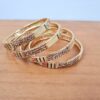20230524_190637 Conjunto de 4 pulseiras indianas douradas com pedrinhas