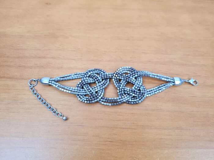 20230530_150252 pulseira de miçangas design nó maleável (indiana)