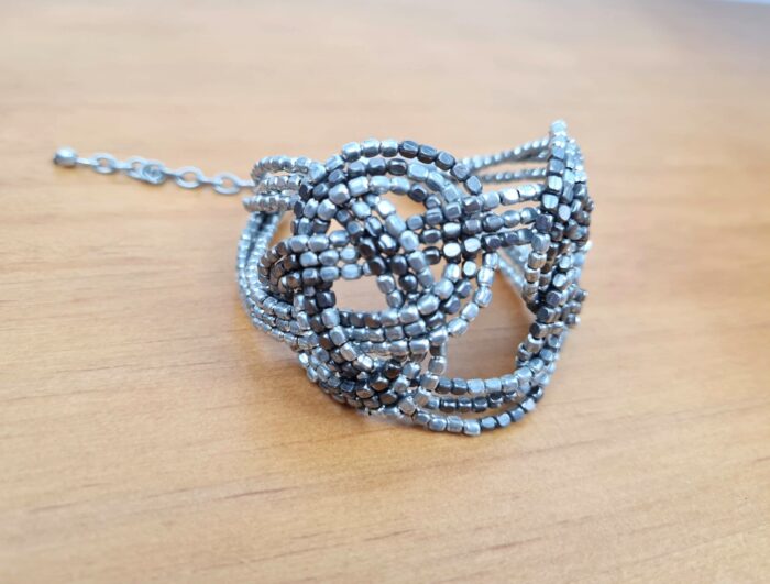 20230530_150317 Pulseira indiana maleável de miçangas cinza prateado