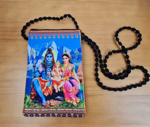 20230530_151847 bolsinha indiana de tecido estampa de Shiva e família