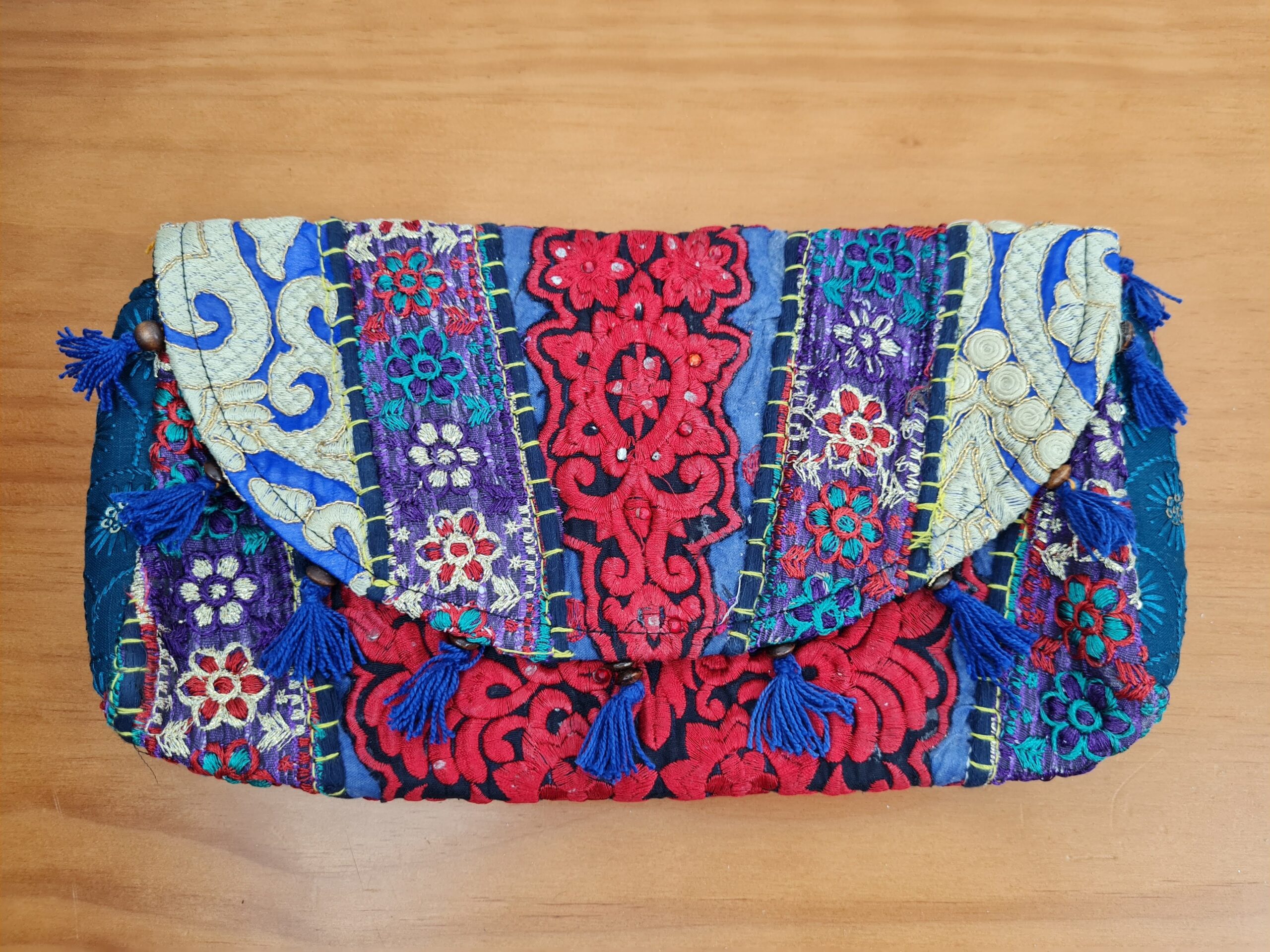 20230530_161721 bolsa banjara patchwork vermelho, azul e coloridos com tassel
