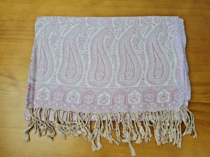 Echarpe indiana algodão com viscose dupla face estampa de arabescos rosa e offwhite