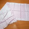 Echarpe indiana algodão com viscose dupla face estampa de arabescos rosa e offwhite