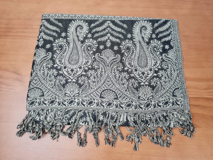 Echarpe indiana algodão com viscose dupla face estampa de arabescos preto e bege