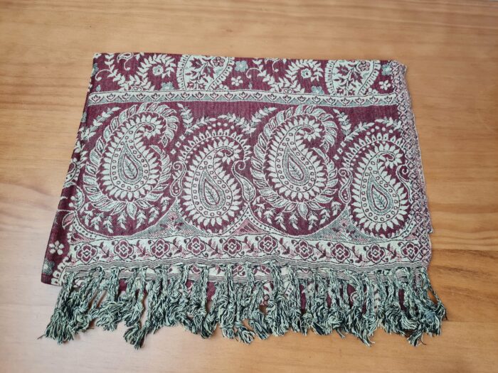 Echarpe indiana algodão com viscose dupla face estampa de arabescos bordô e bege