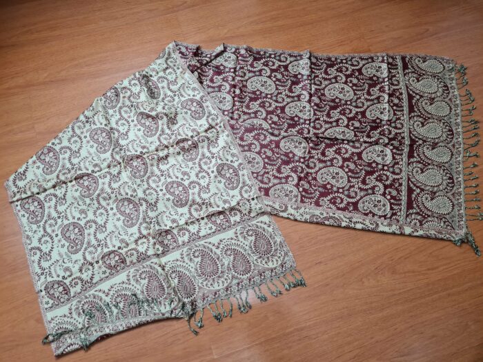 lenço indiano dupla face de viscose com algodão bordô e bege arabescos