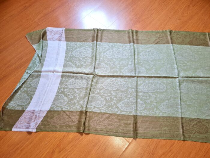 20250308_140044 Pashimina indiana de cashmere estampa paisleys tons de creme e verde
