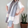 20260408_165312 Pashimina indiana de cashmere estampa paisleys tons de bege e cinza