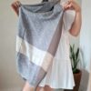 20260408_165334 Pashimina indiana de cashmere estampa paisleys tons de bege e cinza