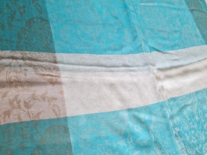Pashimina indiana de cashmere estampa paisleys tons de creme e azul claro