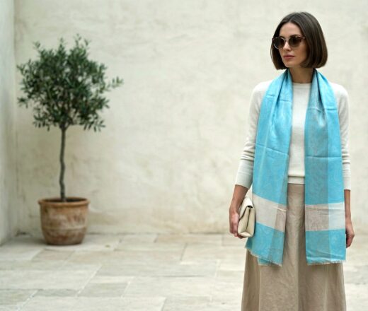 Pashimina indiana de cashmere estampa paisleys tons de creme e azul claro