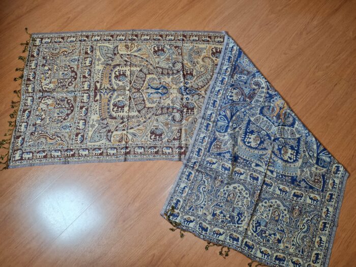 lenço indiano dupla face de algodão com viscose estampa arabescos tons terrosos e tons frios