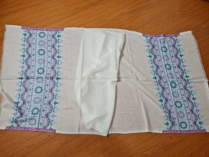 Pashimina indiana de cashmere estampa geométrica e floral creme e azul