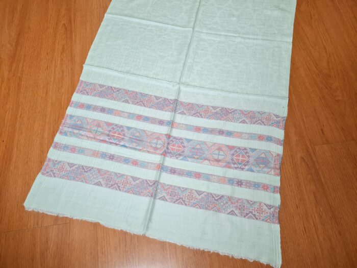 Pashimina indiana de cashmere estampa geométrica e floral verde bebê