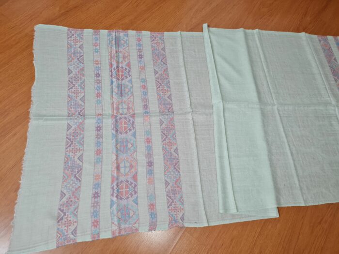 Pashimina indiana de cashmere estampa geométrica e floral verde bebê