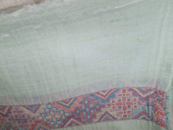 Pashimina indiana de cashmere estampa geométrica e floral verde bebê
