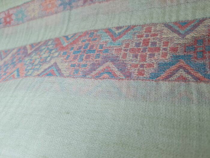 Pashimina indiana de cashmere estampa geométrica e floral verde bebê