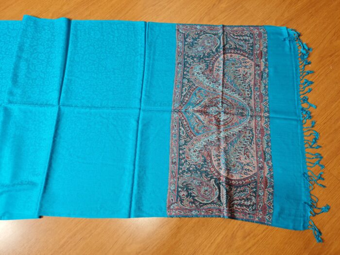 20230718_184721 Pashimina indiana estampada de viscose com faixas estampadas paisley turquesa