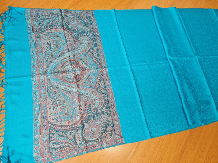 20230718_184725 Pashimina indiana estampada de viscose com faixas estampadas paisley turquesa