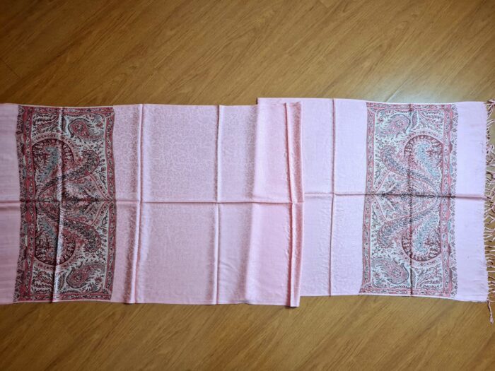 20230718_185041-2048x1536 Pashimina indiana estampada de viscose com faixas estampadas paisley rosa