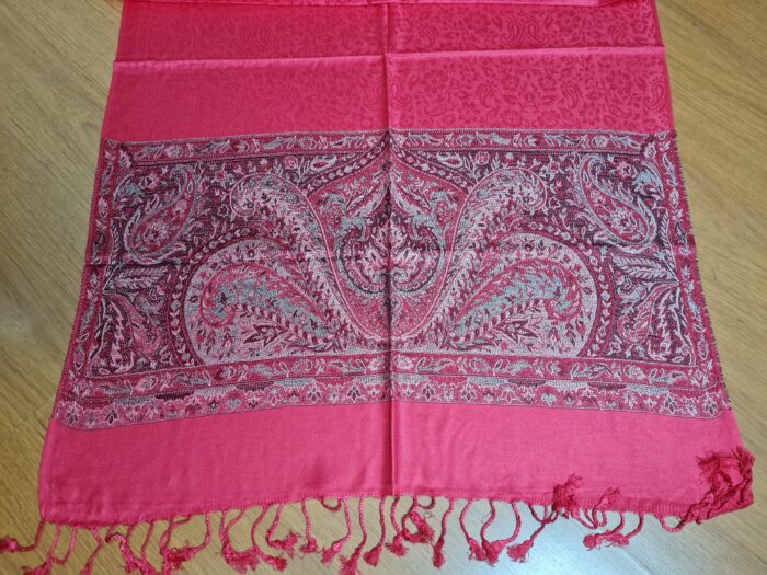 Pashimina indiana estampada de viscose com faixas estampadas paisley cereja