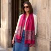 Pashimina indiana estampada de viscose com faixas estampadas paisley cereja