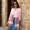pashimina indiana luxuosa rosa claro adamascada Pashimina indiana estampada de viscose com faixas estampadas paisley rosa