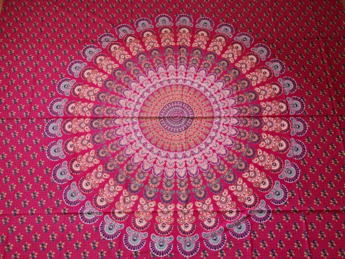 20230802_125951 Colcha indiana ou painel decorativo Mandala vermelho e coloridos