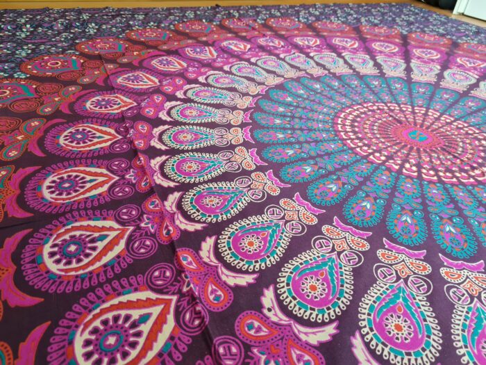 Colcha indiana ou painel decorativo Mandala rosa e turquesa (2,40m x 2,10m)