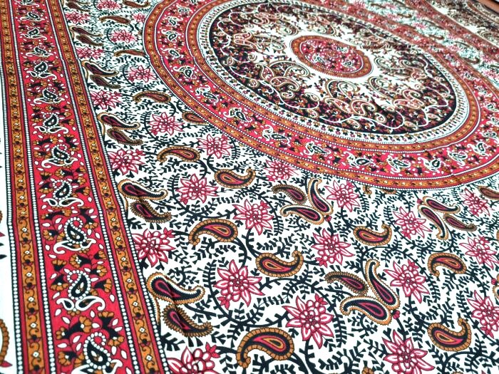 Colcha indiana ou painel decorativo Mandala preto bege e vinho (2,40m x 2,10m)
