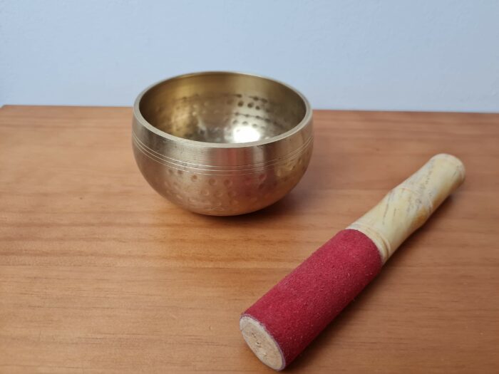 Tigela tibetana com 7 ligas de metal dourada com bastão 10,5cm